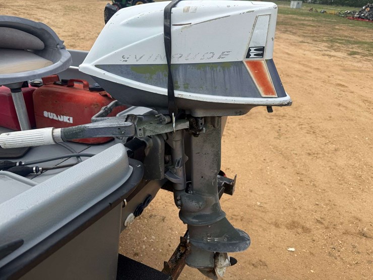 basstender-11.3-mini-bass-boat-image-16