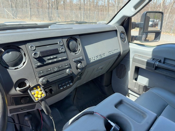 2014-ford-f350-xl-image-24