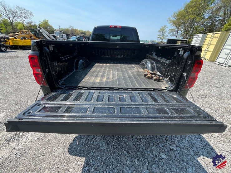 2015-gmc-3500-image-35