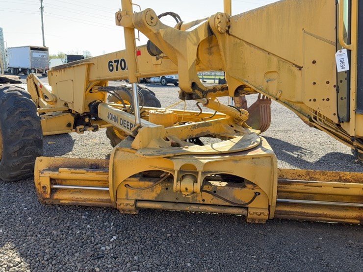deere-670a-image-11