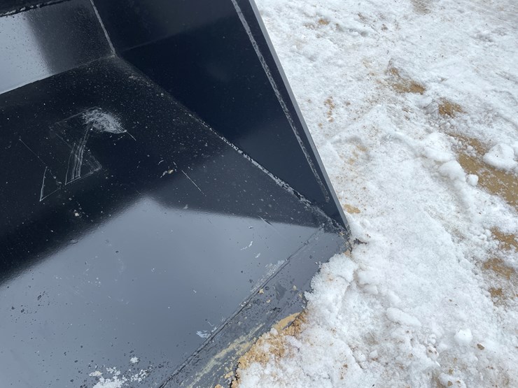 #2041-•-skid-steer-mount-78"-bucket-with-blade-image-12