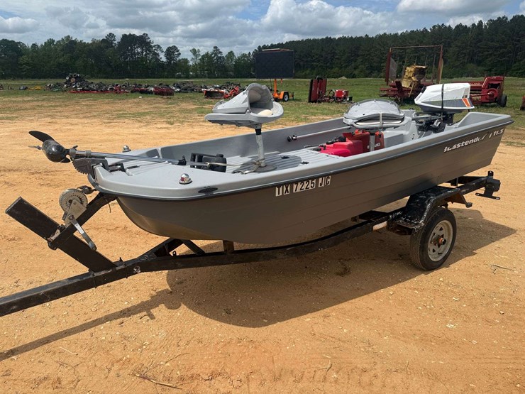 basstender-11.3-mini-bass-boat-image-1