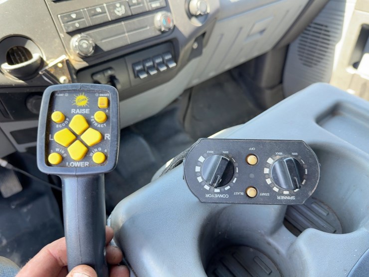 2014-ford-f350-xl-image-26