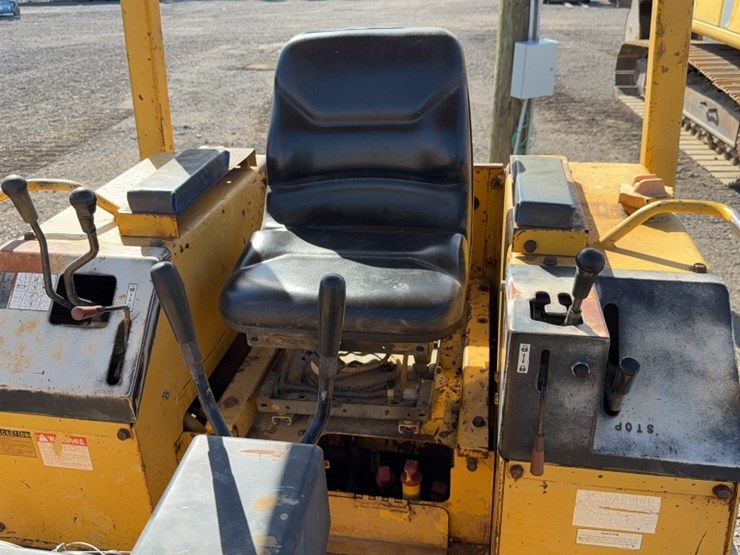 komatsu-d37e-2-image-11