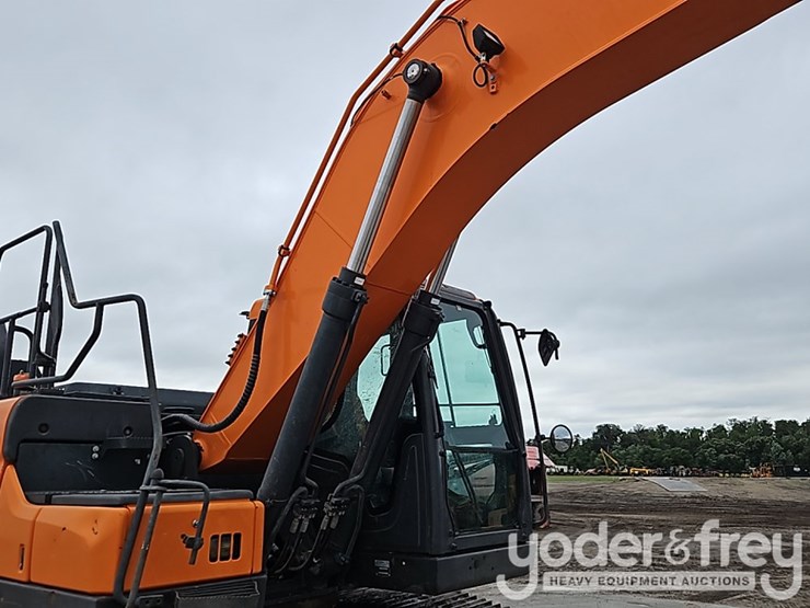 2022-doosan-dx225-lc-image-14