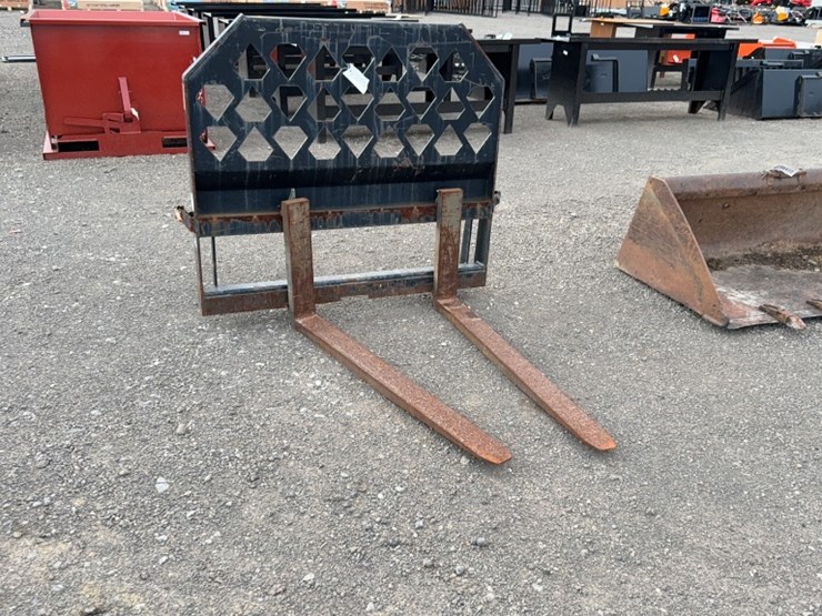 #2014-•-blue-diamond-48"-skid-steer-pallet-forks-image-1