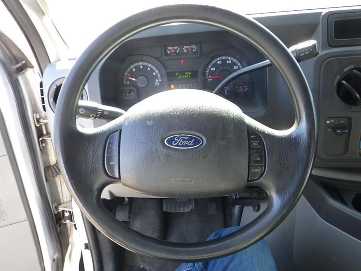 2013-ford-cargo-image-26