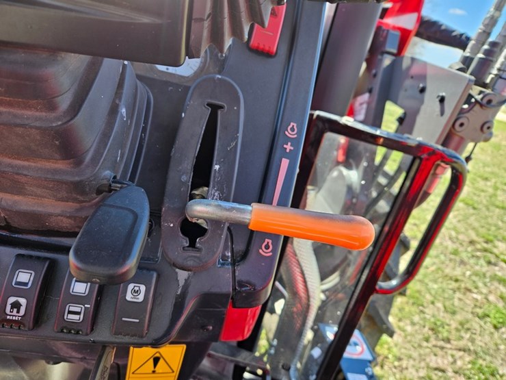 massey-ferguson-4710-image-38