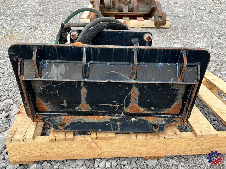 2017-paladin-sfb350-mini-skid-hydraulic-hammer-attachment-image-4