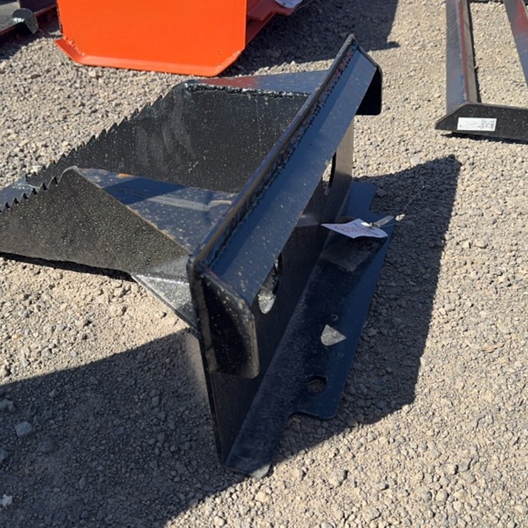 #1034 • DINGO STUMP BUCKET