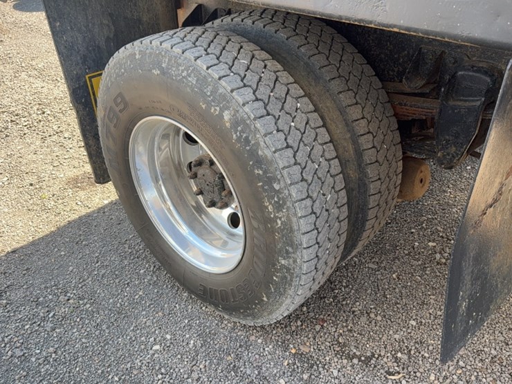 2003-kenworth-t300-image-5