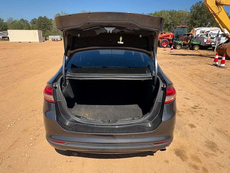 2018-ford-fusion-se-4-door-sedan-(109,948-miles)-image-15