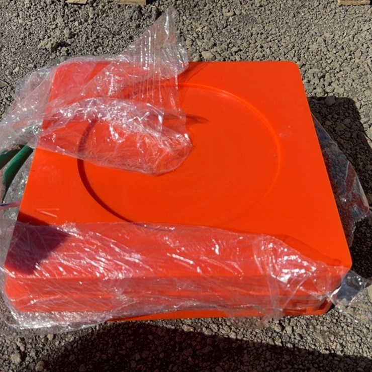 #1082 • QTY(4) 15" X 15" CRANE PADS