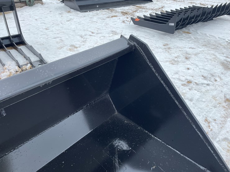 #2041-•-skid-steer-mount-78"-bucket-with-blade-image-11