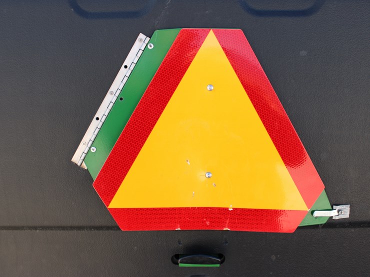 2022-john-deere-560r-image-45