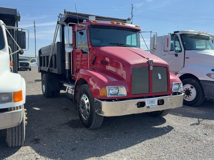 2003-kenworth-t300-image-3