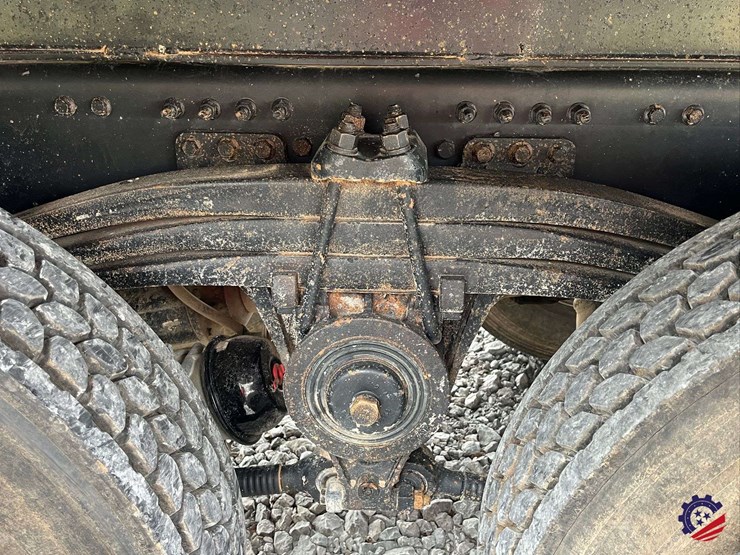 2011-volvo-truck-vhd-tri-axle-dump-truck-image-48