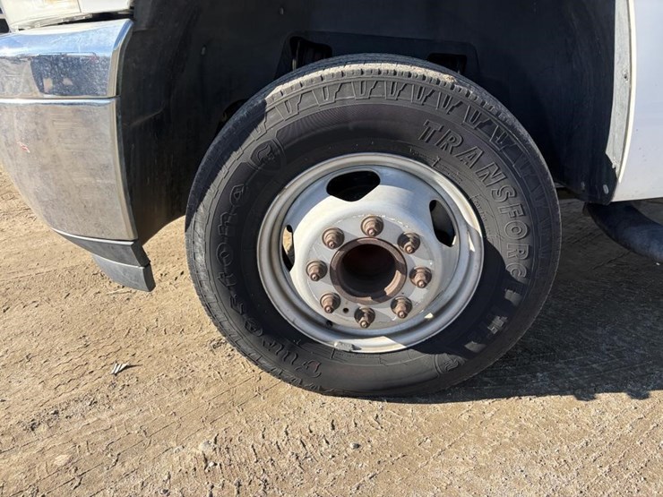 2011-chevrolet-3500-image-6