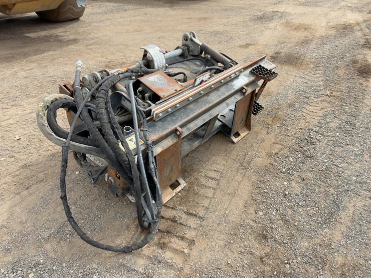 2011-caterpillar-pc210-cold-planer-image-2