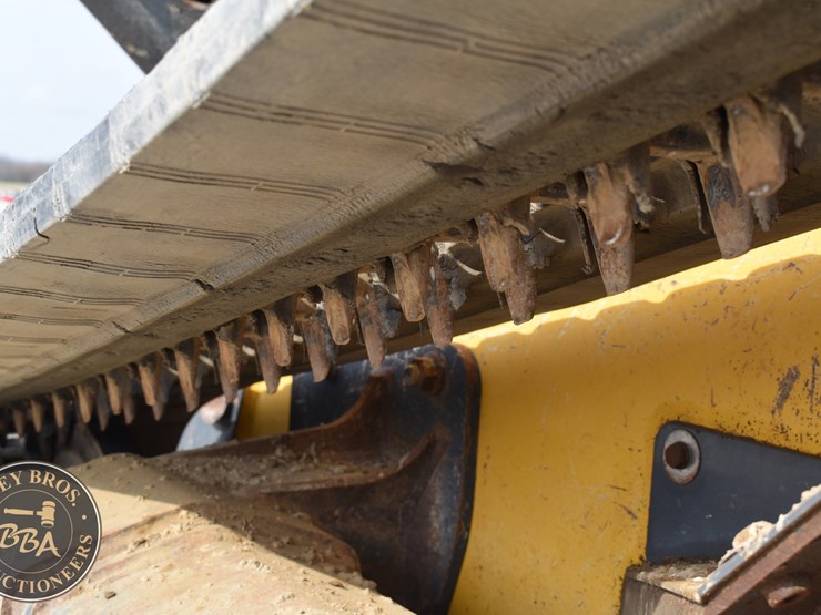 2021-deere-333g-image-23