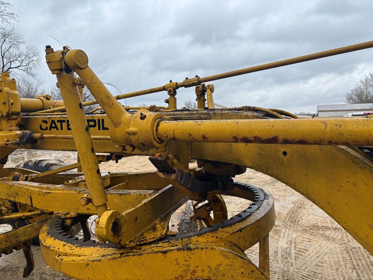 caterpillar-12-image-38