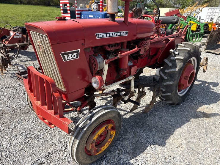 case-ih-140-image-2