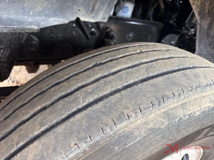 2001-mack-ch613-image-8