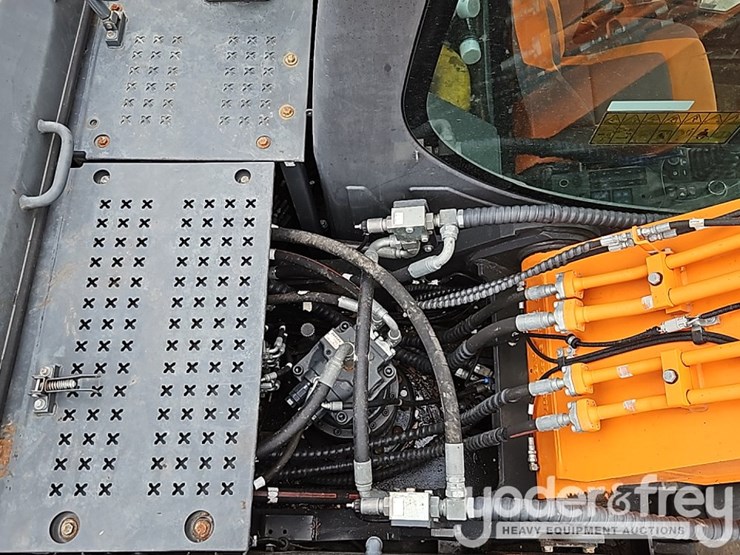 2022-doosan-dx225-lc-image-32