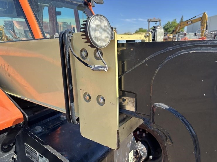 2017-jlg-g5-18a-image-13