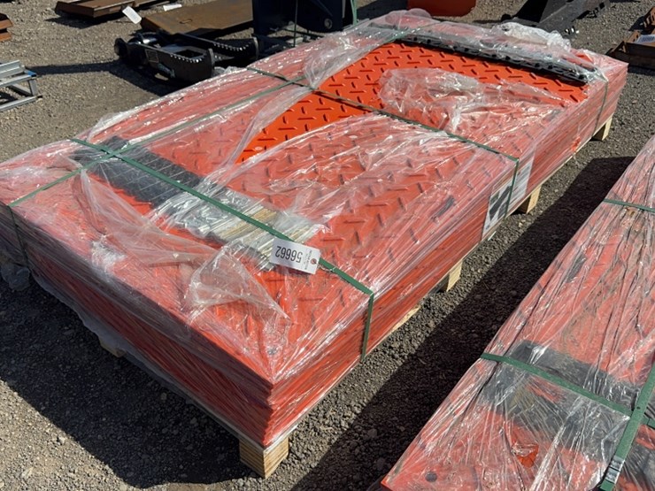 #1051-•-qty-(12)-4'-x-7'-ground-protection-mats-image-1