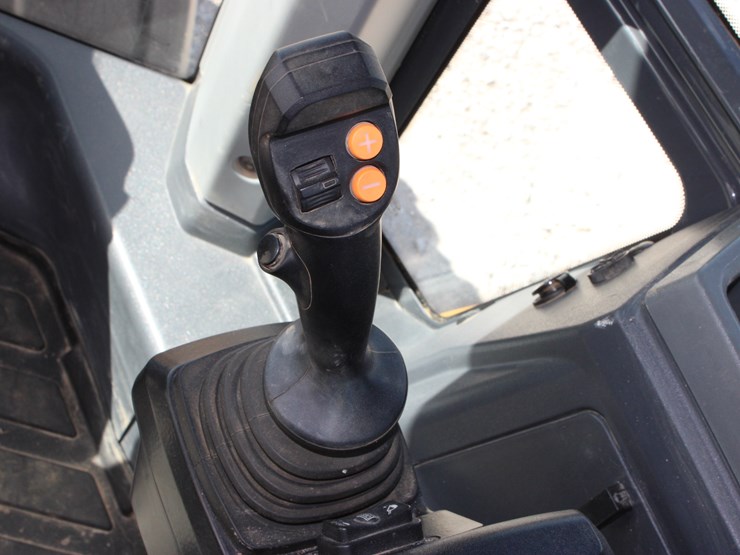 2021-deere-524p-image-44