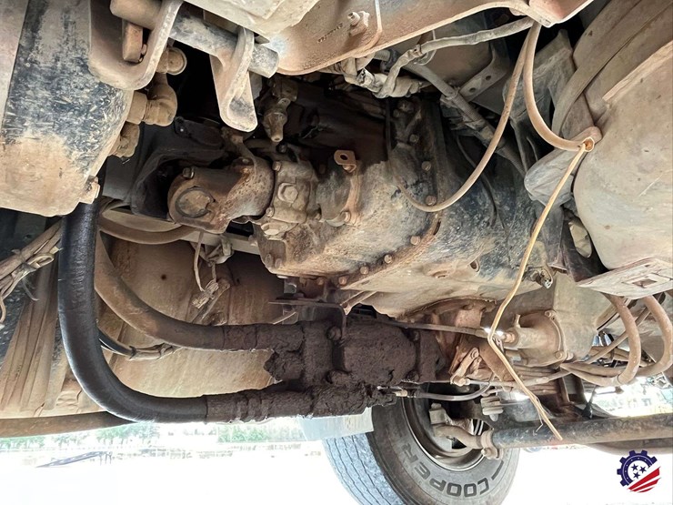 2011-volvo-truck-vhd-tri-axle-dump-truck-image-50