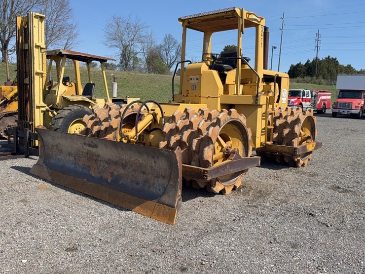 caterpillar-815-image-1