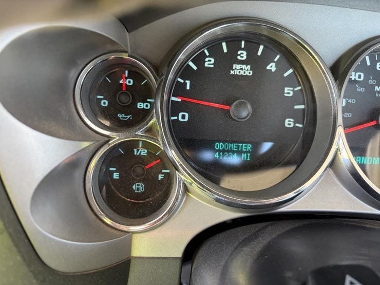 2011-chevrolet-3500-image-14