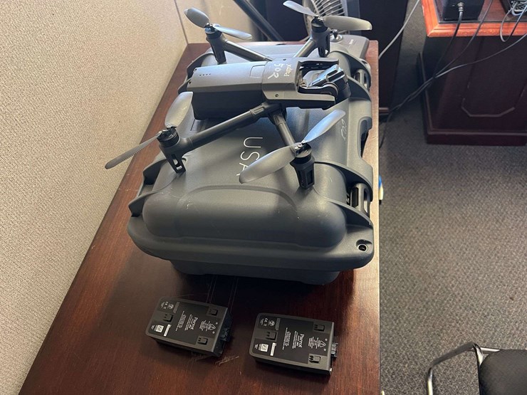 parrot-anafi-usa-foldable-drone-with-4k/thermal-camera-image-3