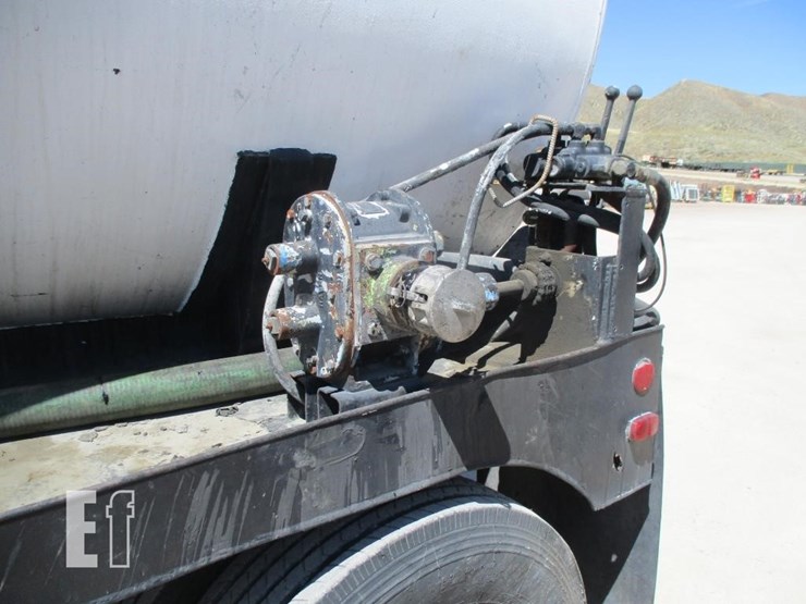 2009-freightliner-columbia-120-image-18