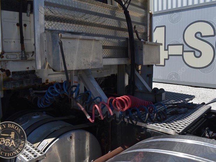 1999-volvo-vnl64t300-image-20