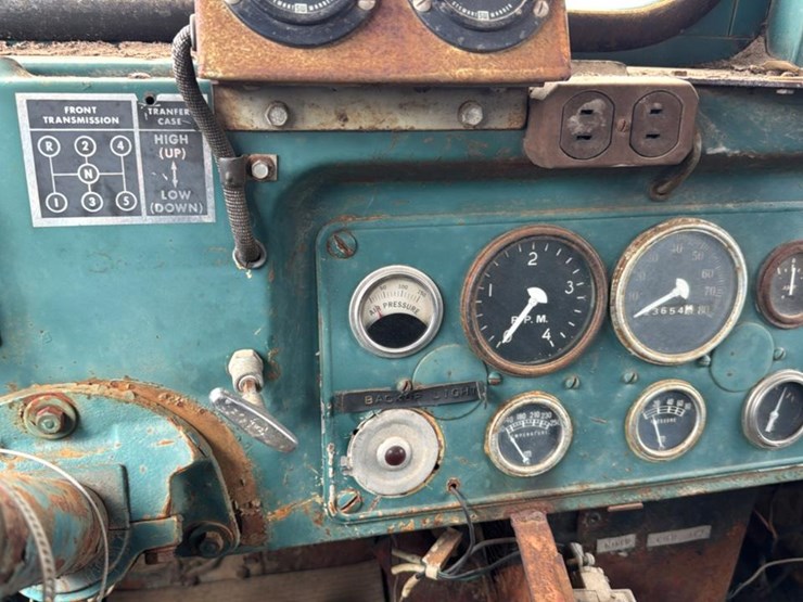 1969-caterpillar-3208-image-22