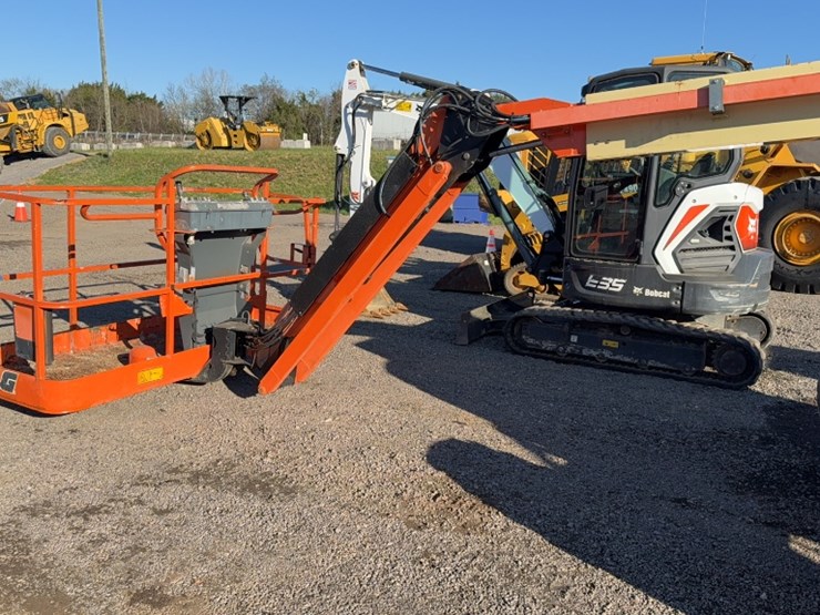 2013-jlg-600aj-image-13