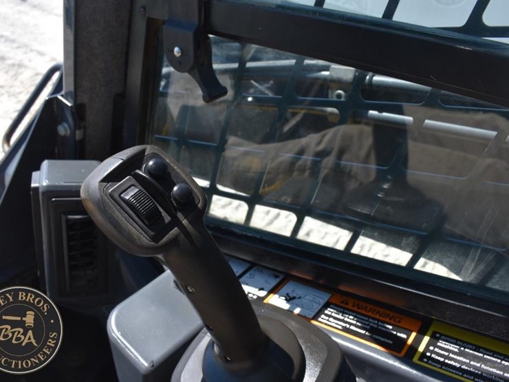 2020-deere-333g-image-43