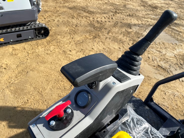 #1034-•-new-ats-me18-mini-excavator-image-14