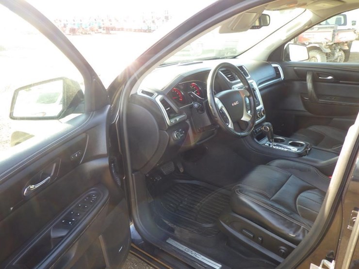 2013-gmc-acadia-image-5