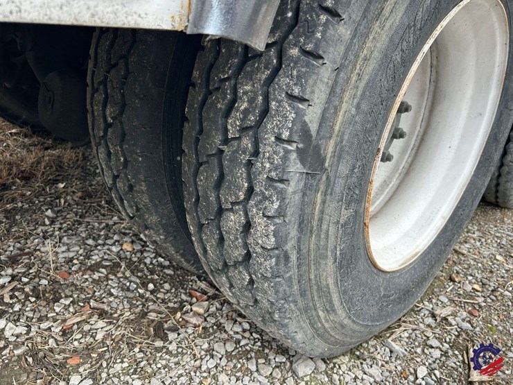 2009-international-7400-image-10