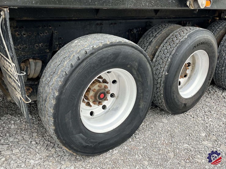 2011-volvo-truck-vhd-tri-axle-dump-truck-image-8