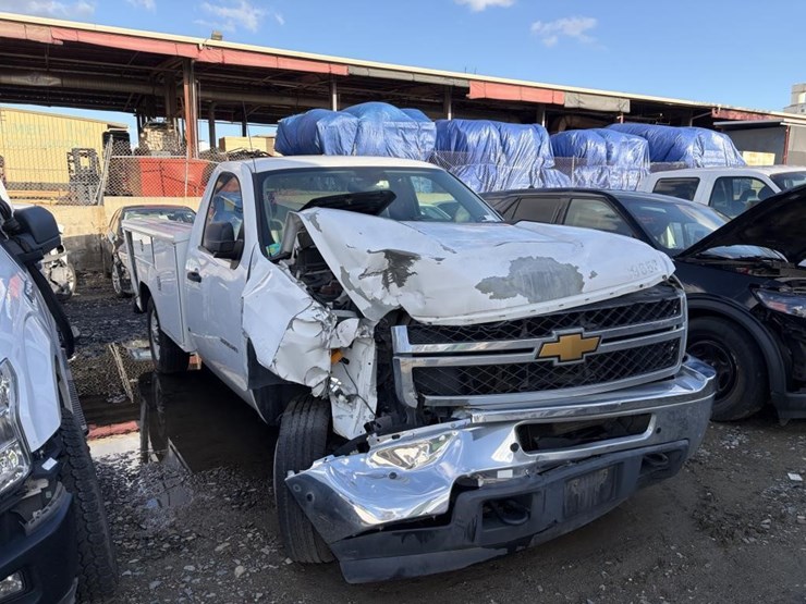 2013-chevrolet-2500-image-2