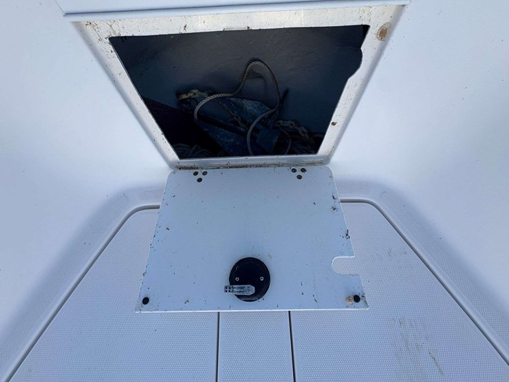 2001-cobia-center-console-saltwater-boat-image-8