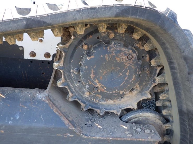 2021-bobcat-t740-image-19