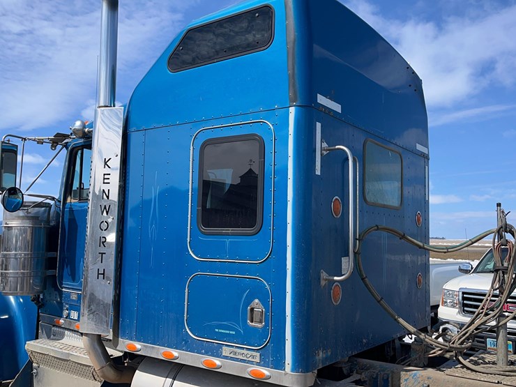2004-kenworth-w900-image-27