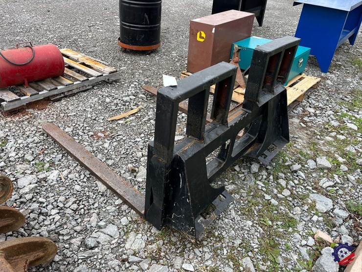 48”-adjustable-forks-attachment-image-2