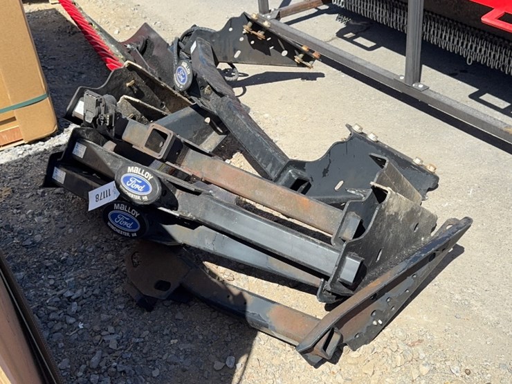 #6033-•-qty(5)-ford-trailer-hitch-image-1